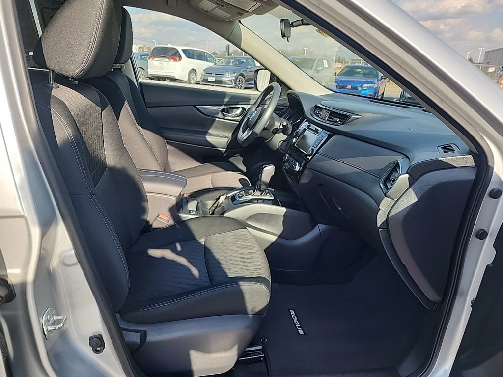 Used 2018 Nissan Rogue SV w/ Premium Package image 31