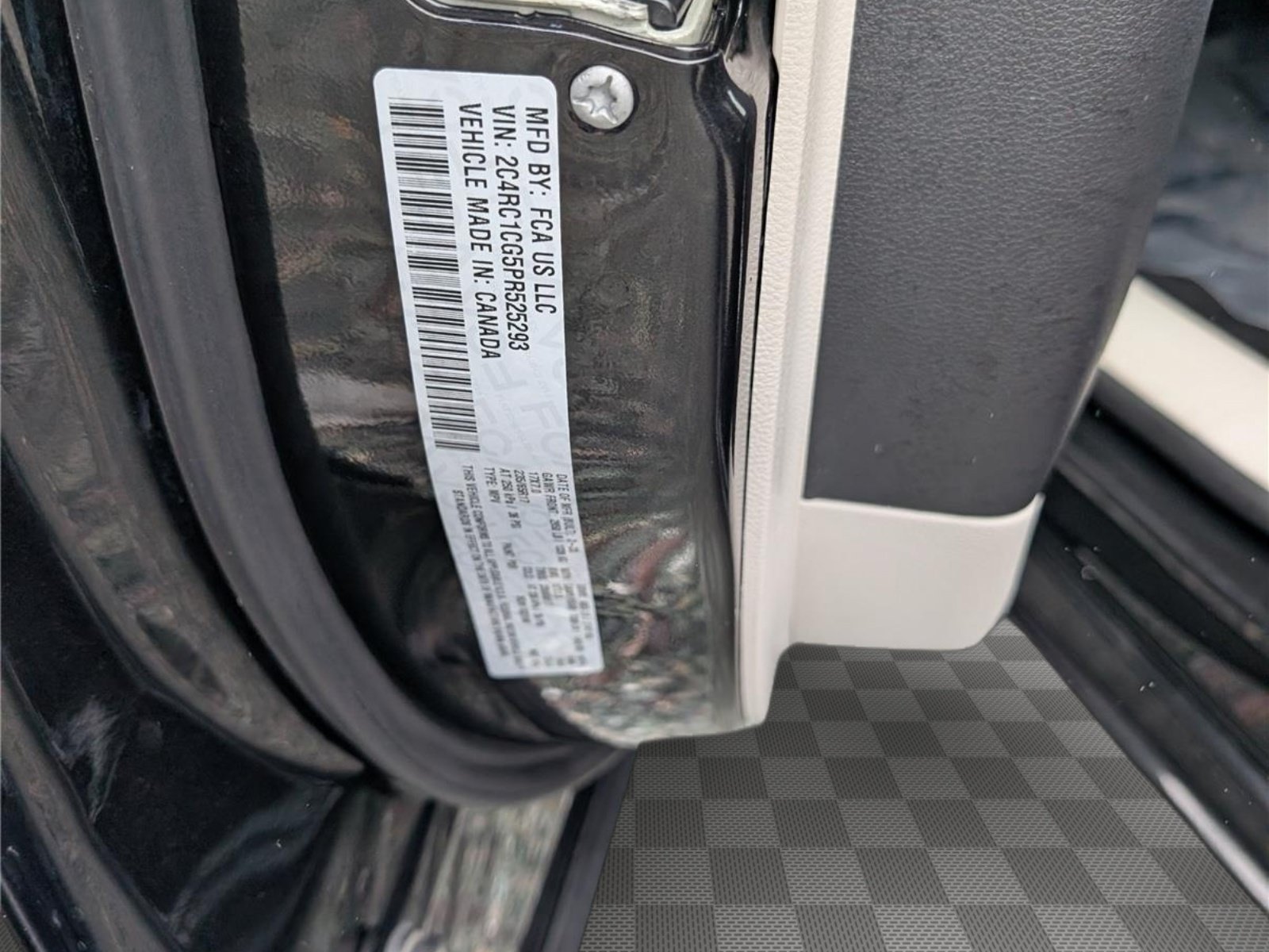 Used 2023 Chrysler Voyager LX FWD image 17