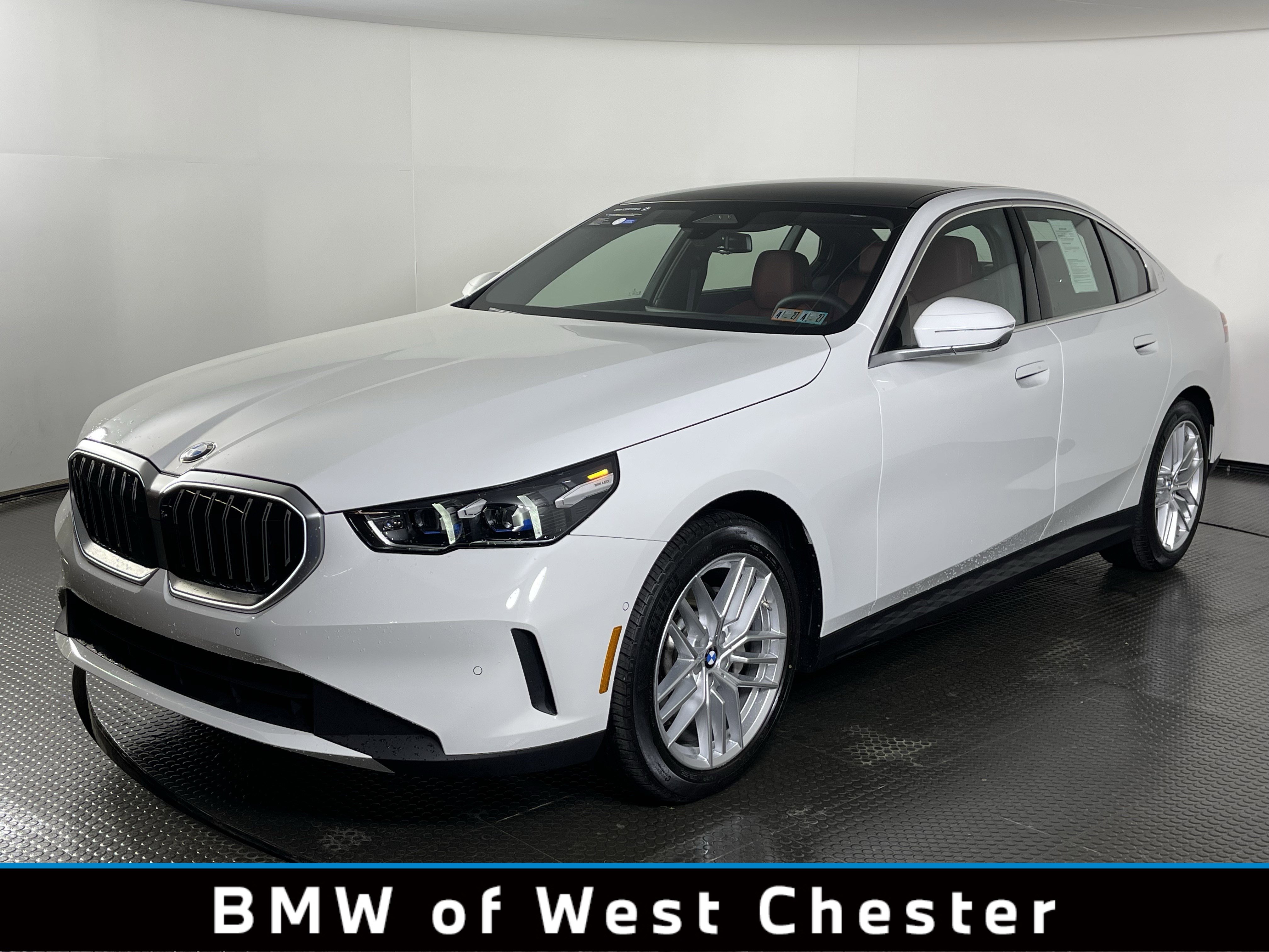 Certified 2025 BMW 530i xDrive AWD/4WD image 1