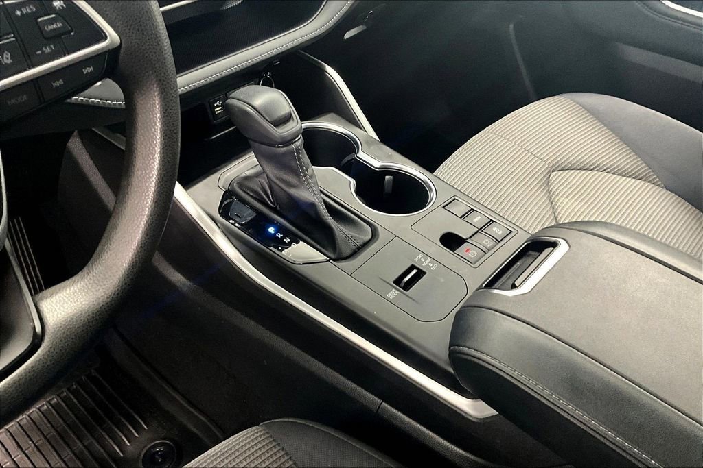 Used 2023 Toyota Highlander L image 17