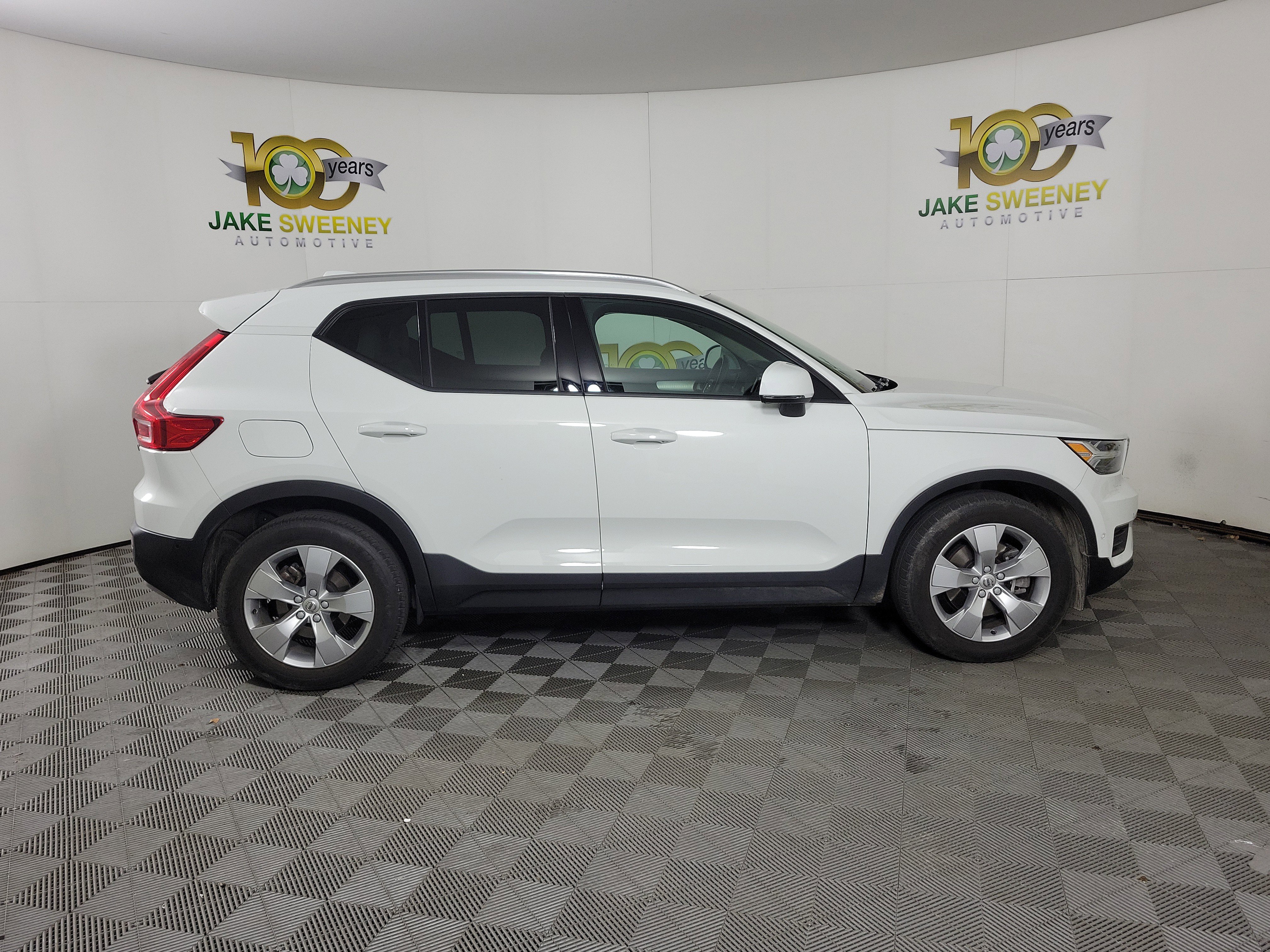 Used 2019 Volvo XC40 T5 Momentum image 4