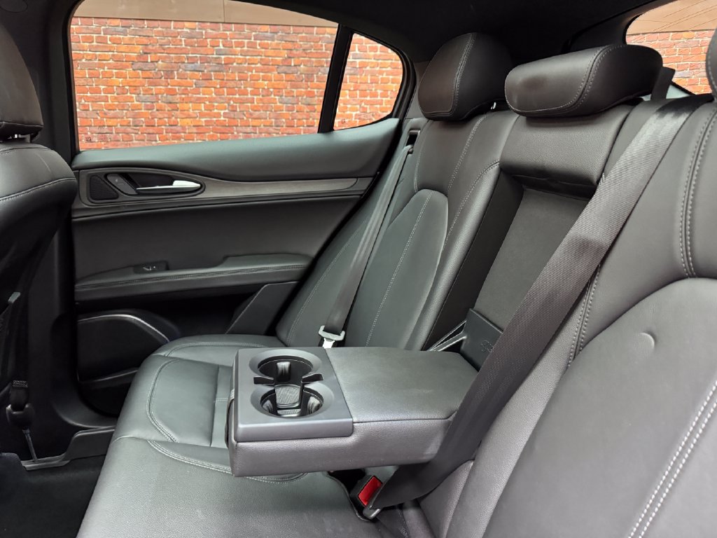 Used 2023 Alfa Romeo Stelvio Ti AWD/4WD image 11