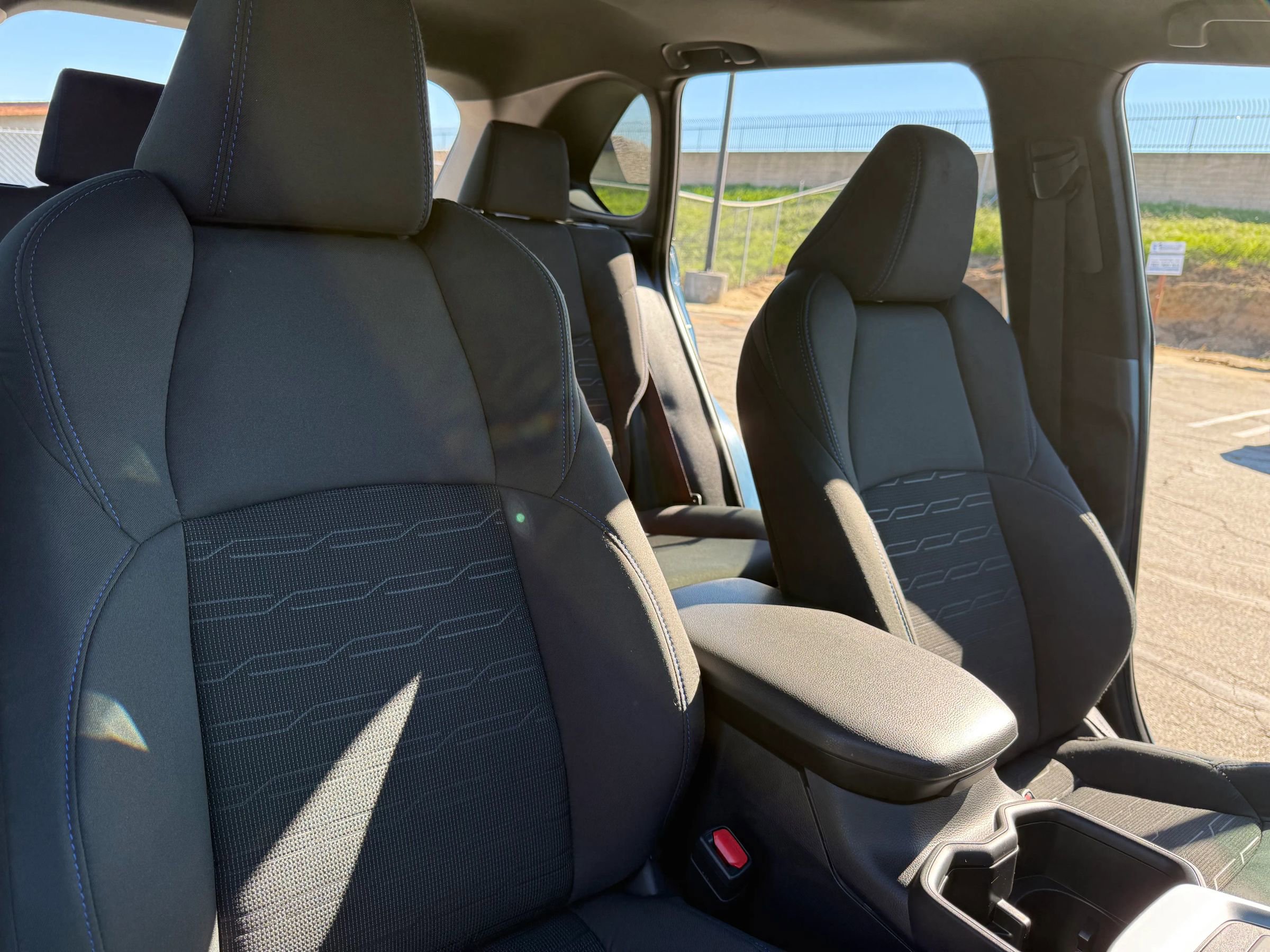 Used 2022 Toyota RAV4 SE w/ Convenience Package image 32