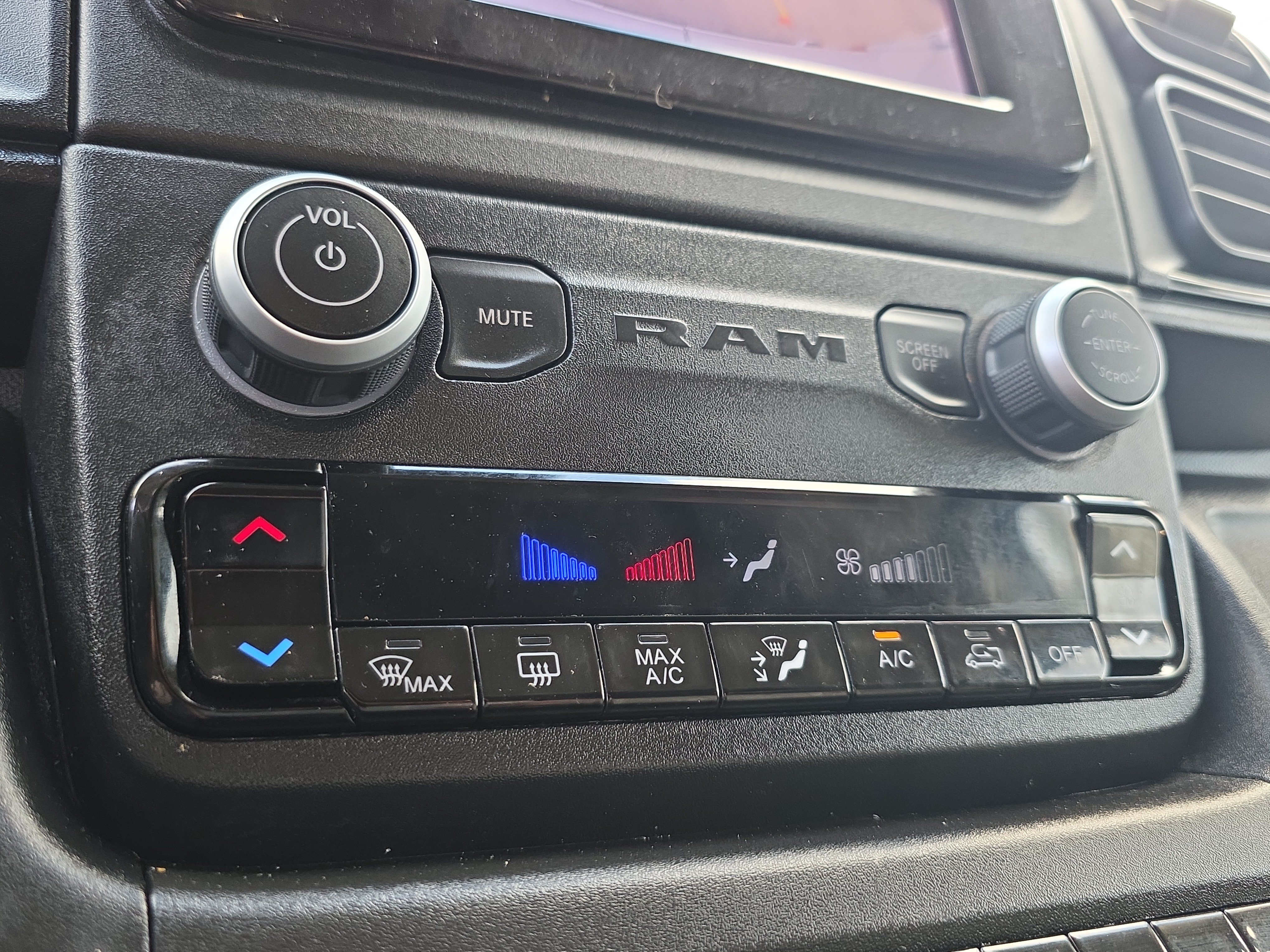 Used 2025 RAM ProMaster 2500 w/ Convenience Group FWD image 29