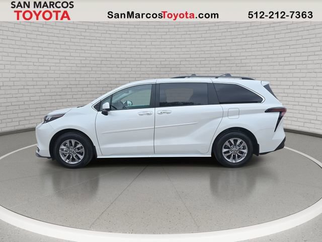 Used 2025 Toyota Sienna XLE image 8