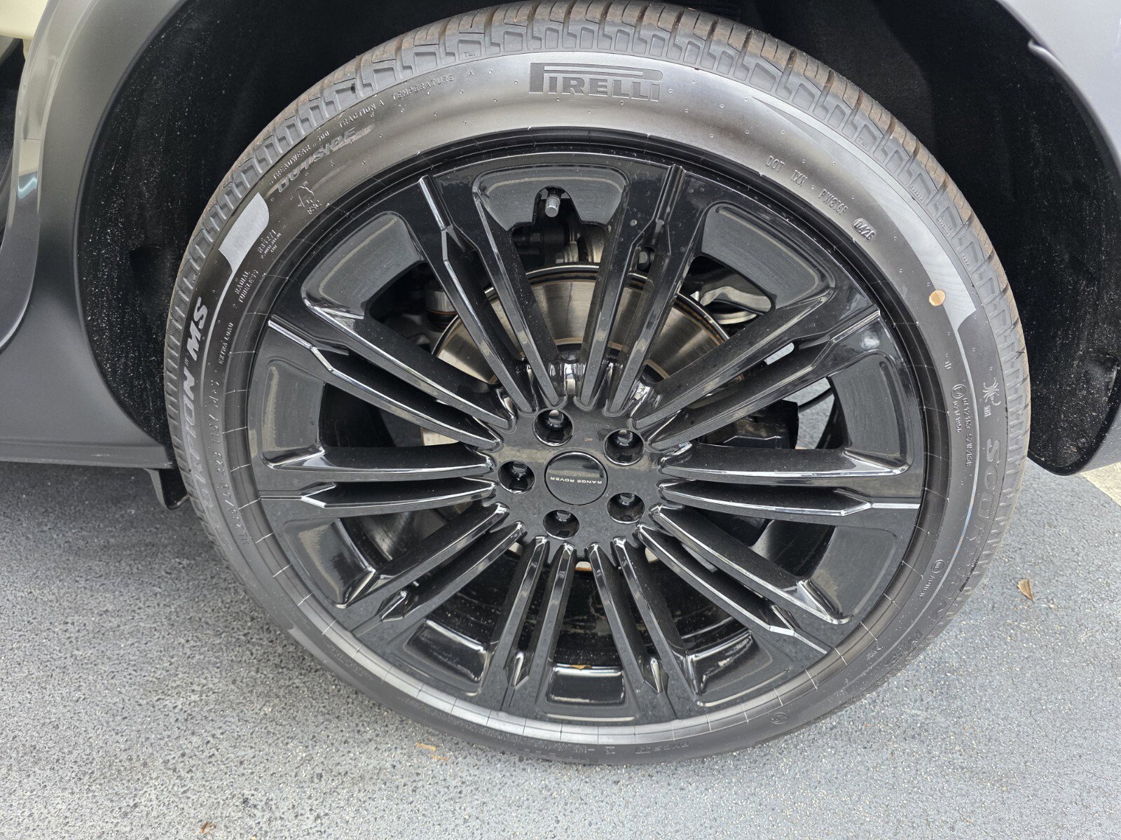 New 2026 Land Rover Range Rover SE image 9