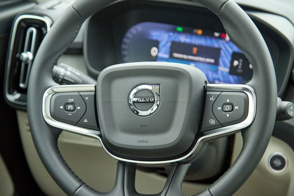 New 2026 Volvo XC40 B5 Plus w/ Protection Package Premier image 25