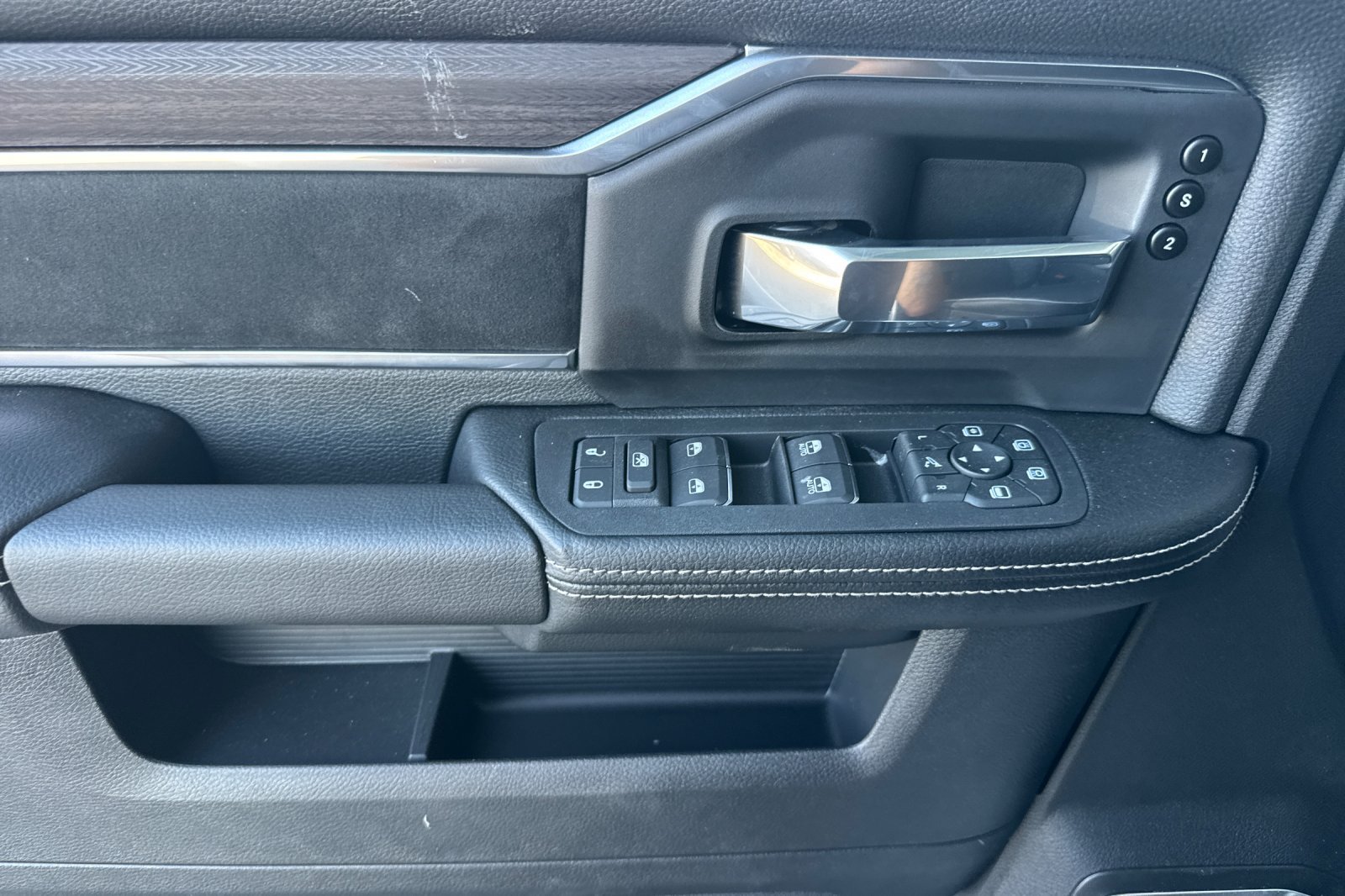 New 2027 RAM 3500 Laramie AWD/4WD image 9