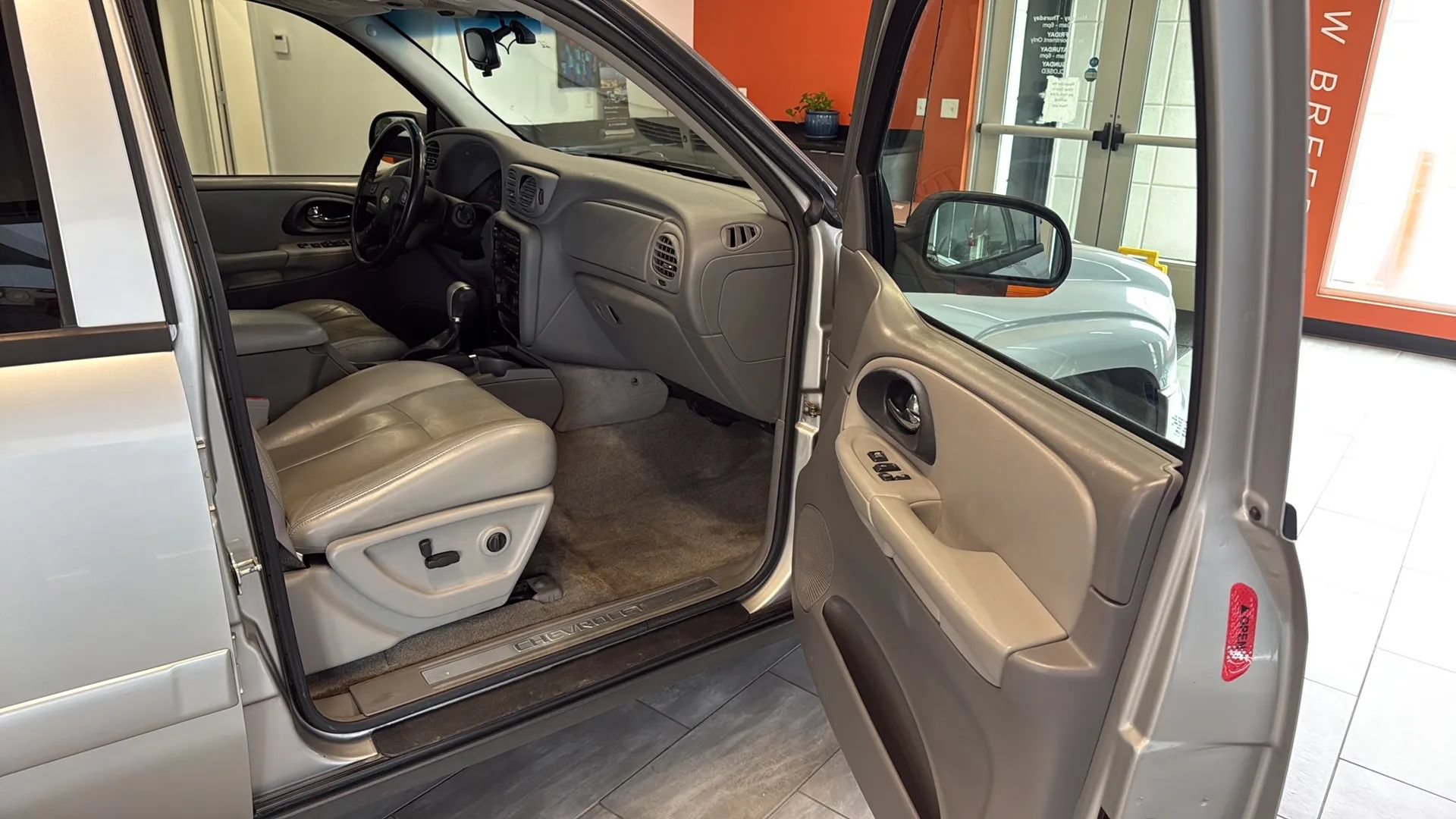 Used 2005 Chevrolet TrailBlazer LT RWD image 35