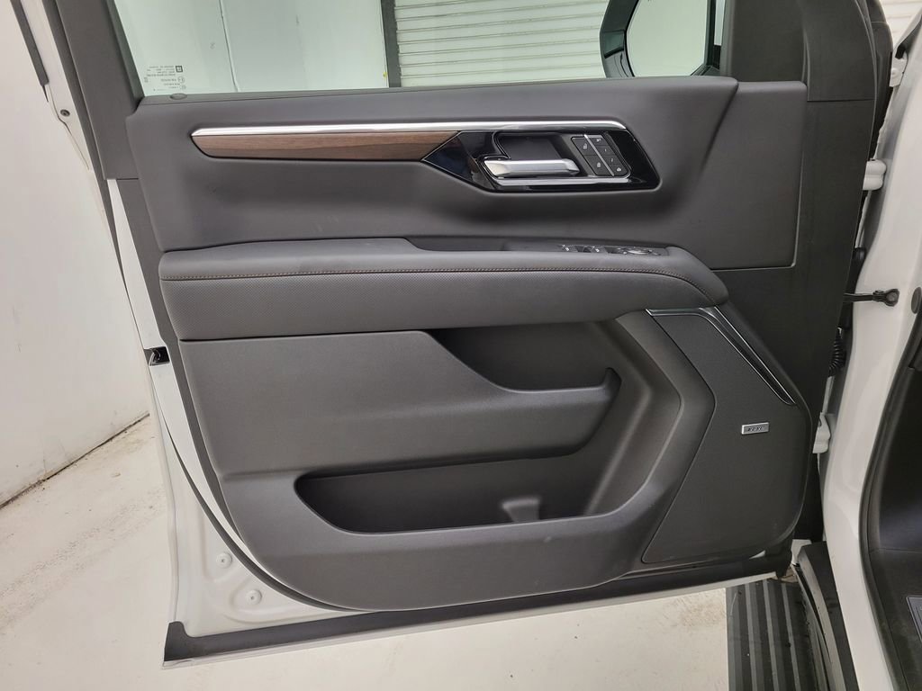 New 2025 Chevrolet Suburban High Country image 37