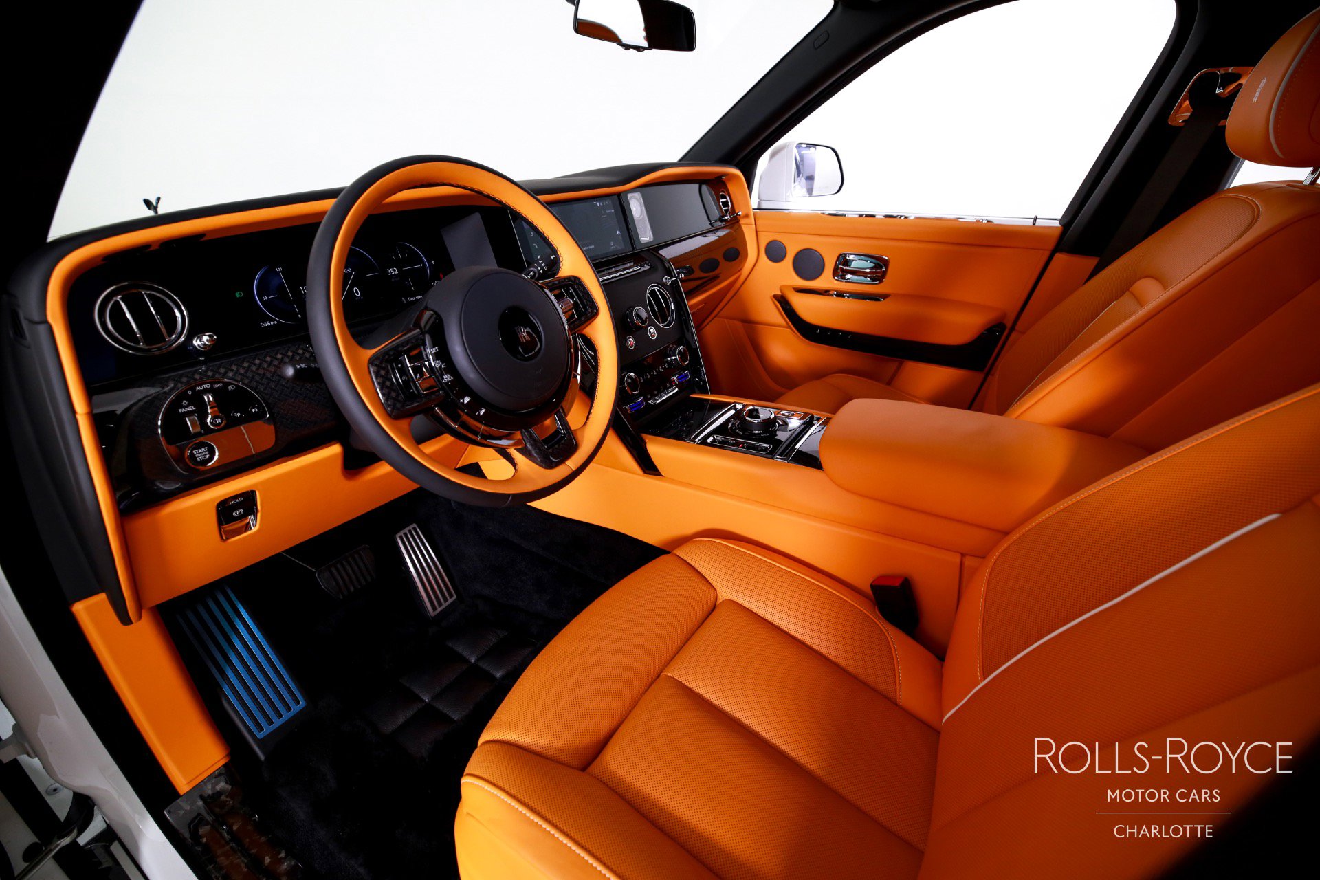 Used 2025 Rolls-Royce Cullinan Black Badge image 4