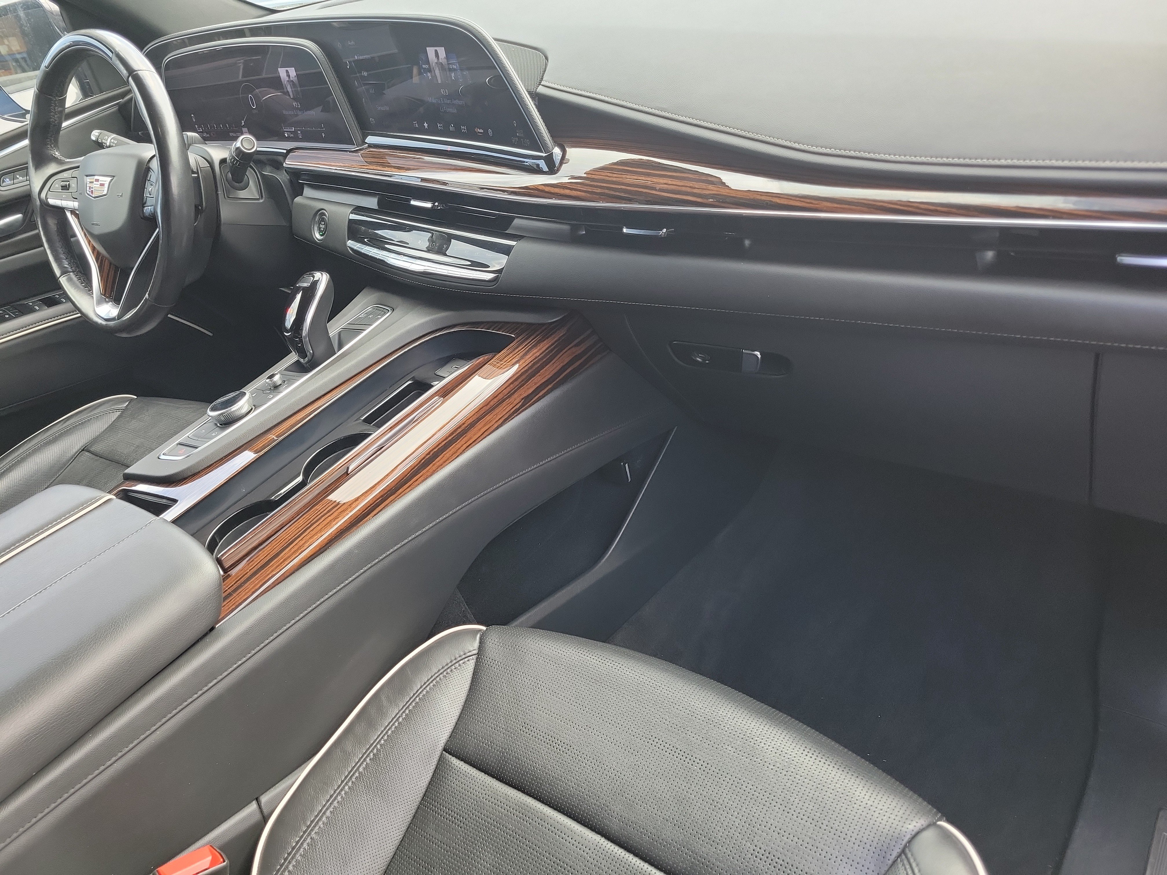 Used 2022 Cadillac Escalade Premium Luxury w/ Performance Package AWD/4WD image 16