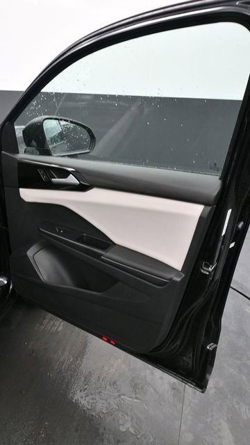 Used 2025 Volkswagen Taos S image 9