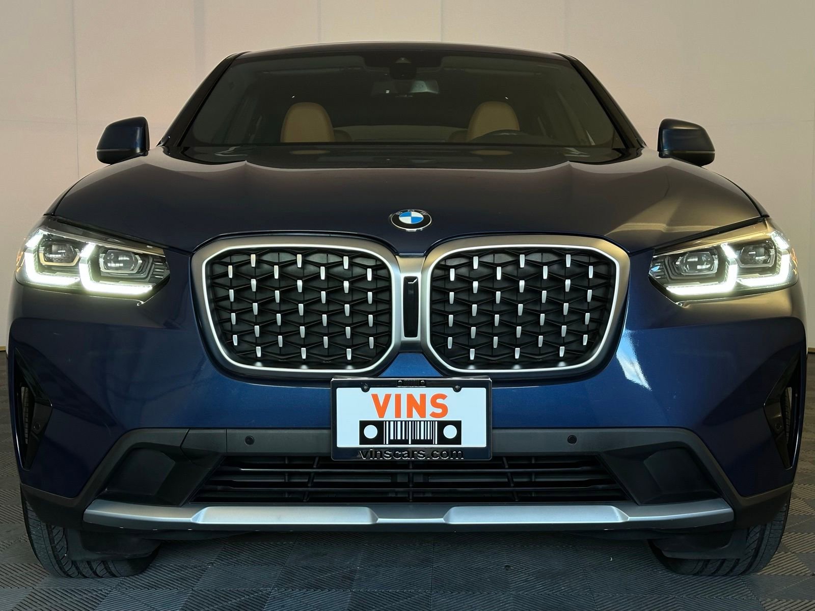 Used 2023 BMW X4 xDrive30i w/ Premium Package AWD/4WD image 4