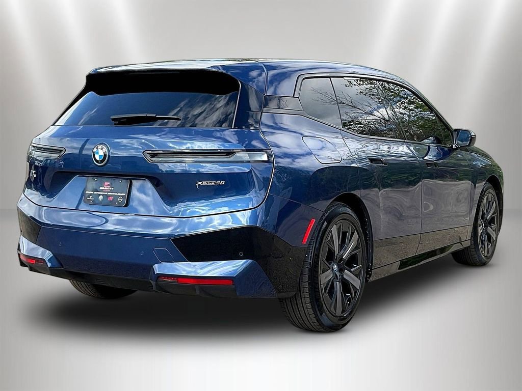 Used 2023 BMW iX xDrive50 w/ Premium Package AWD/4WD image 6