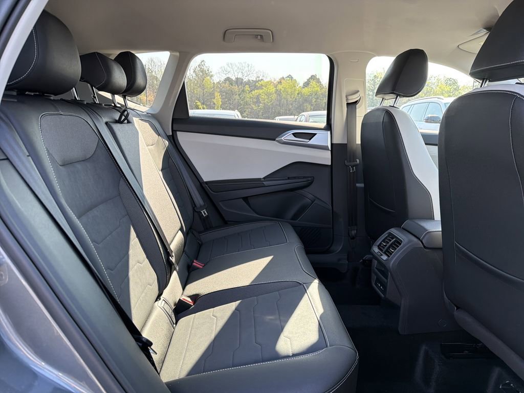 New 2026 Volkswagen Taos SE image 16