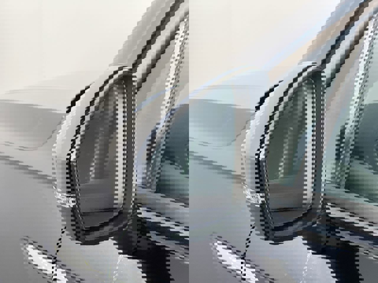 Used 2022 Volkswagen Tiguan SE R-Line image 12