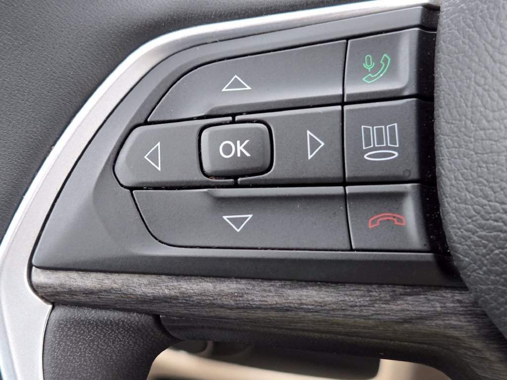 Used 2024 Jeep Grand Cherokee Limited AWD/4WD image 15