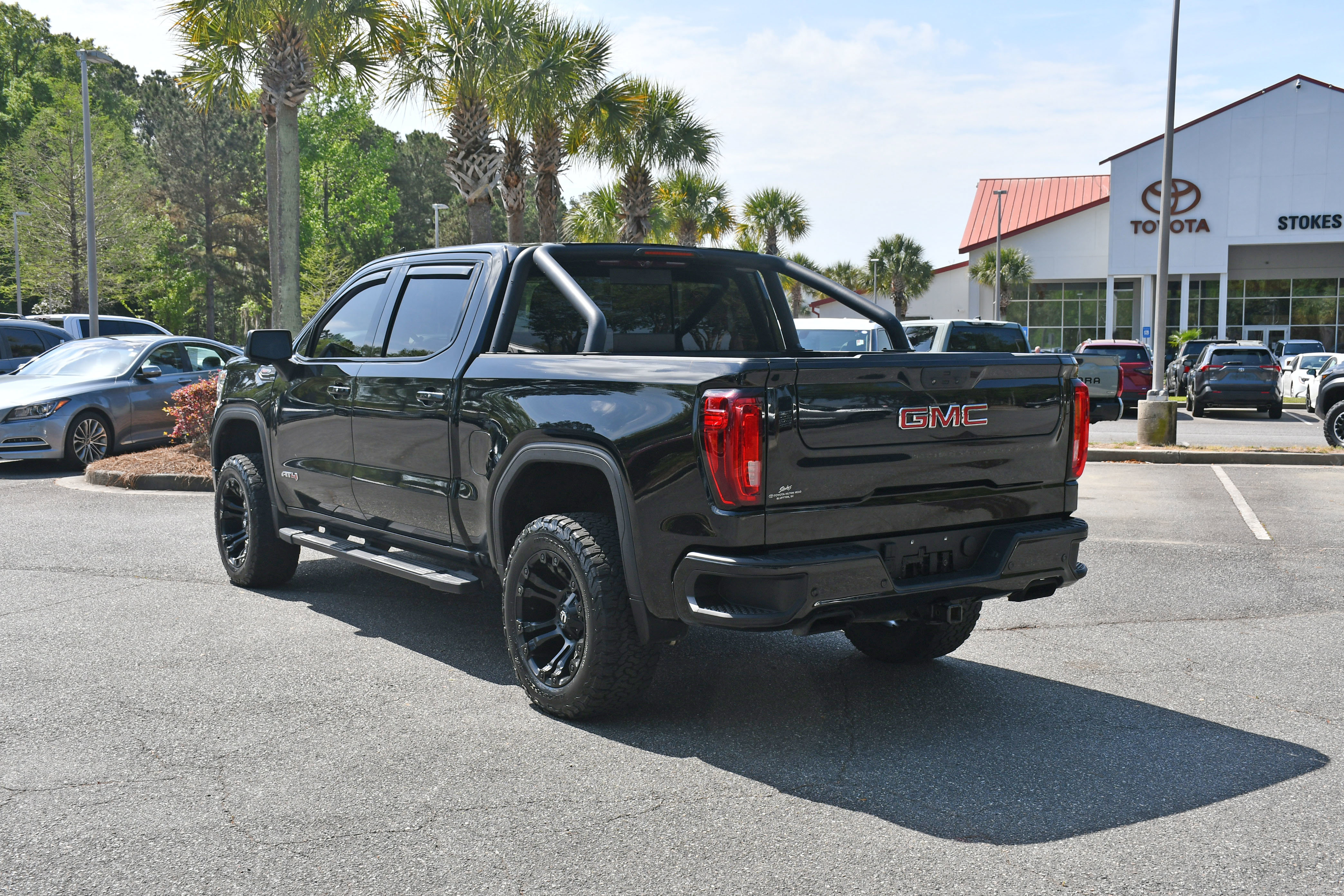 Used 2020 GMC Sierra 1500 AT4 w/ AT4 Premium Package image 3
