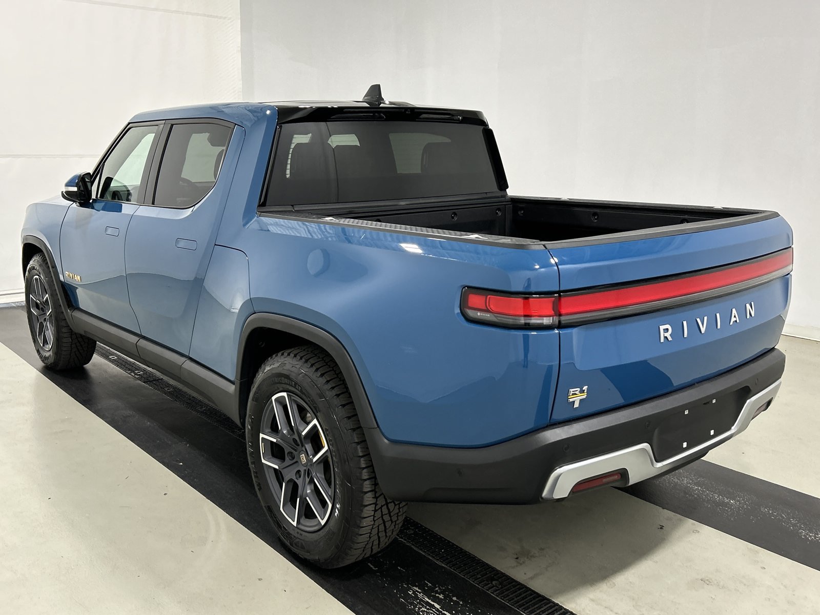 Used 2023 Rivian R1T Launch Edition AWD/4WD image 3