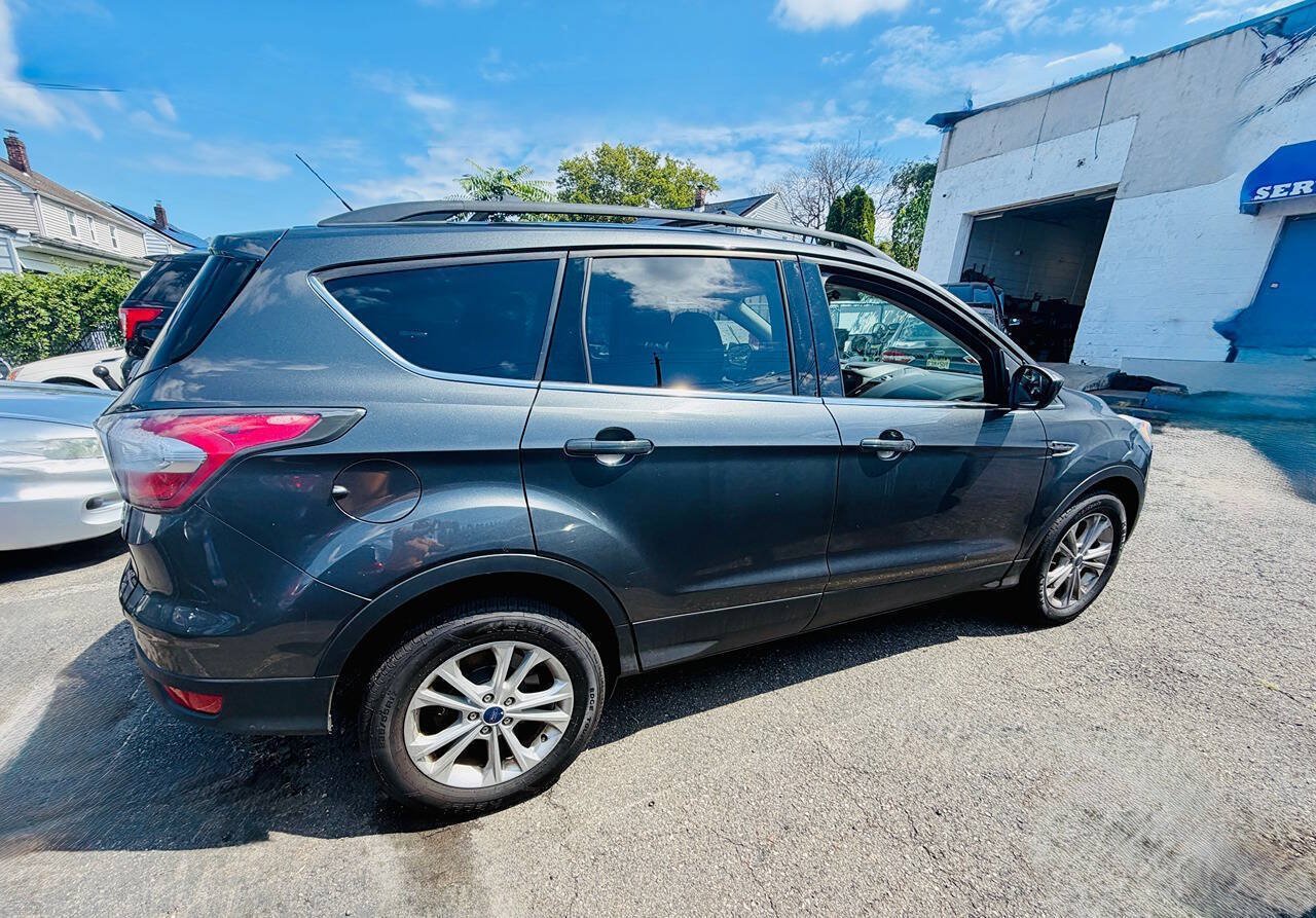 Used 2017 Ford Escape SE w/ Equipment Group 201A AWD/4WD image 9