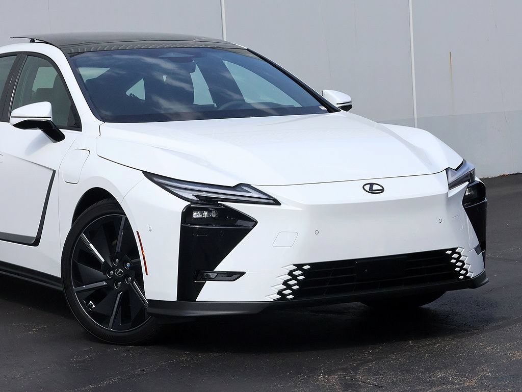 New 2026 Lexus ES 500e AWD/4WD image 2