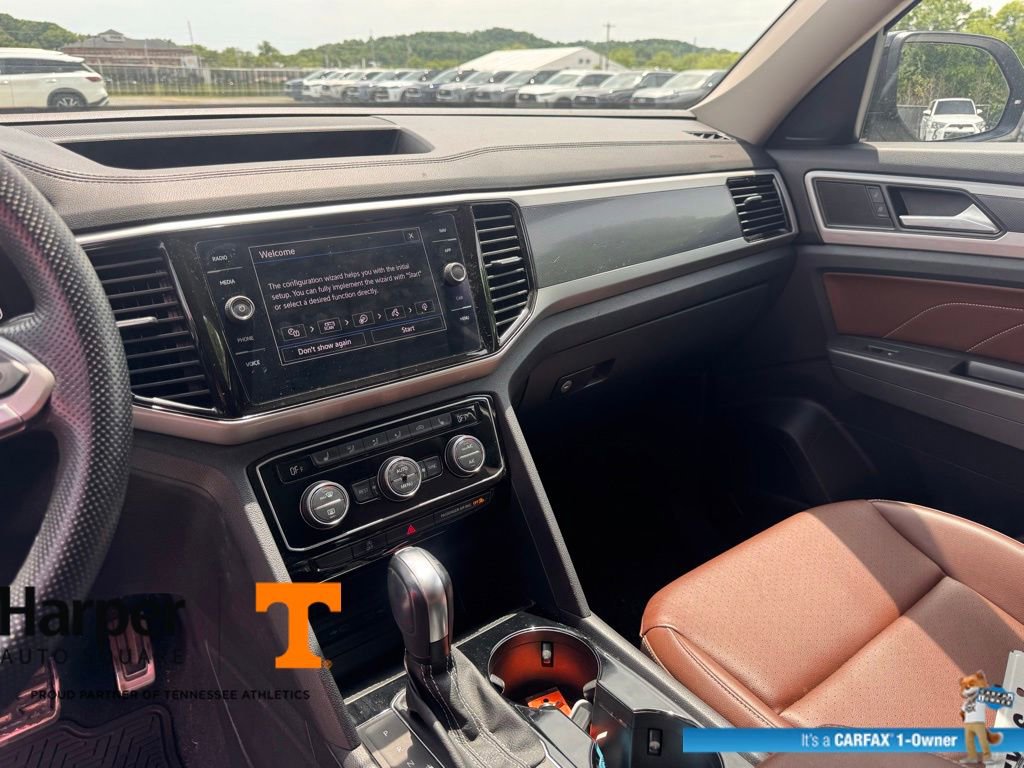 Used 2022 Volkswagen Atlas SEL R-Line AWD/4WD image 16