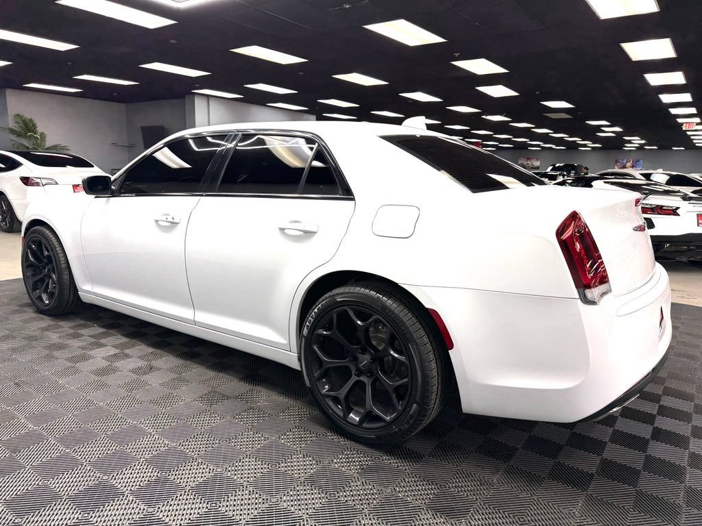 Used 2019 Chrysler 300 Touring w/ Sport Appearance Package RWD image 9