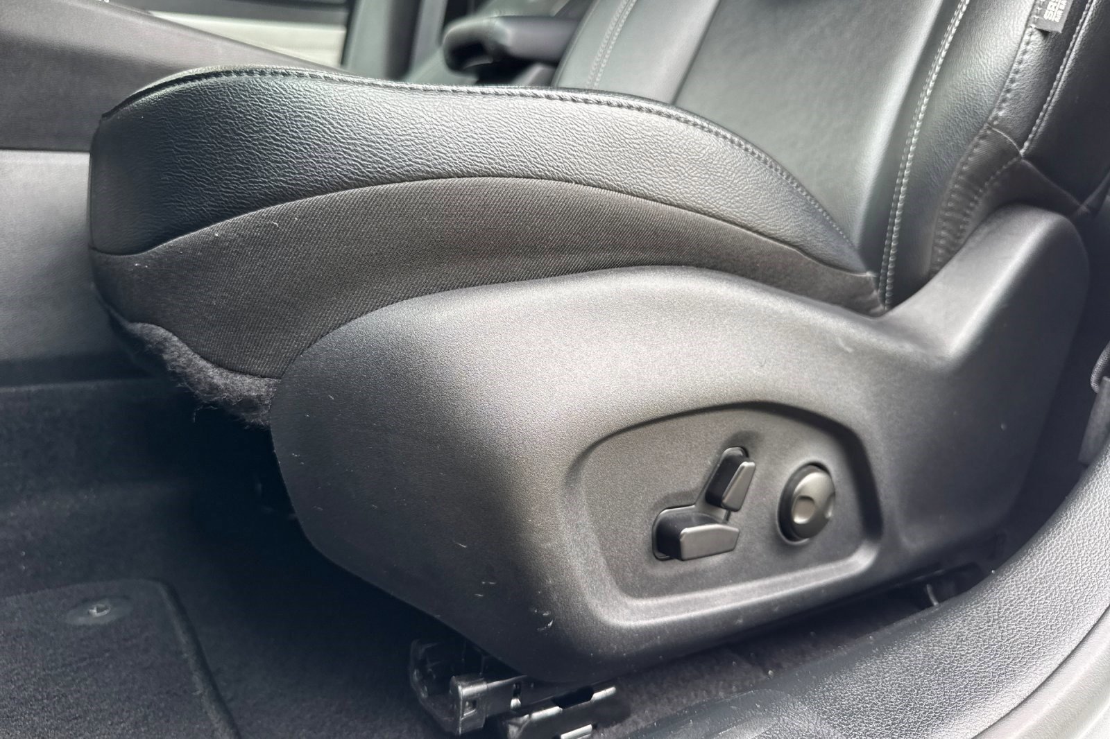 Used 2025 Jeep Compass Limited image 14