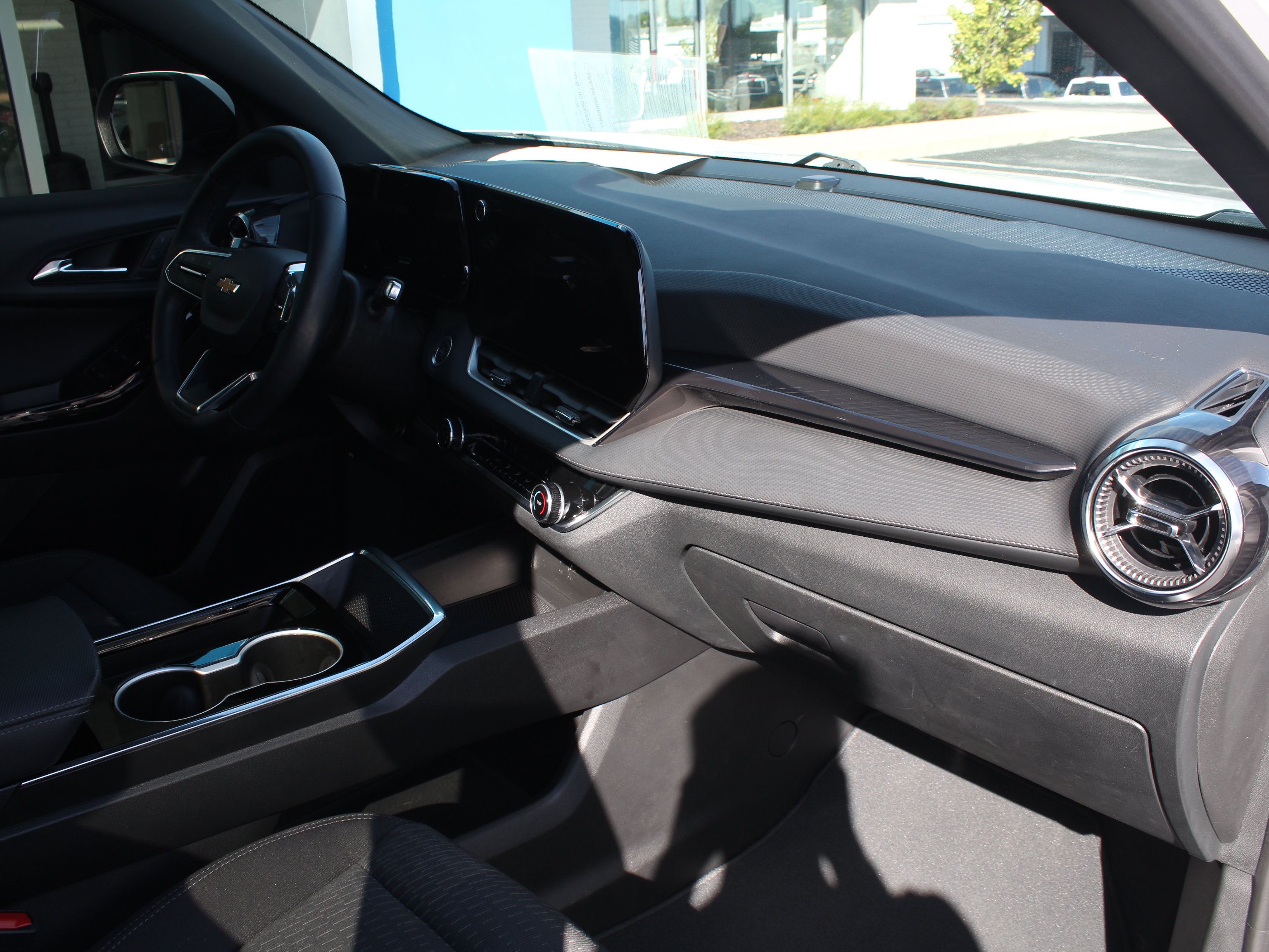Certified 2025 Chevrolet Equinox LT FWD image 27