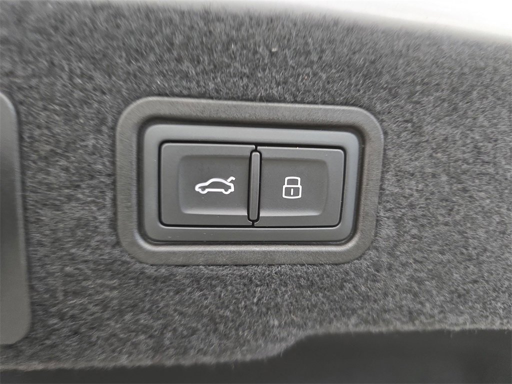Used 2024 Audi S8 image 30