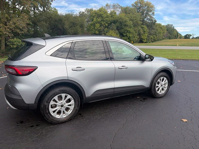 Used 2023 Ford Escape Active w/ Tech Pack #1 AWD/4WD image 11