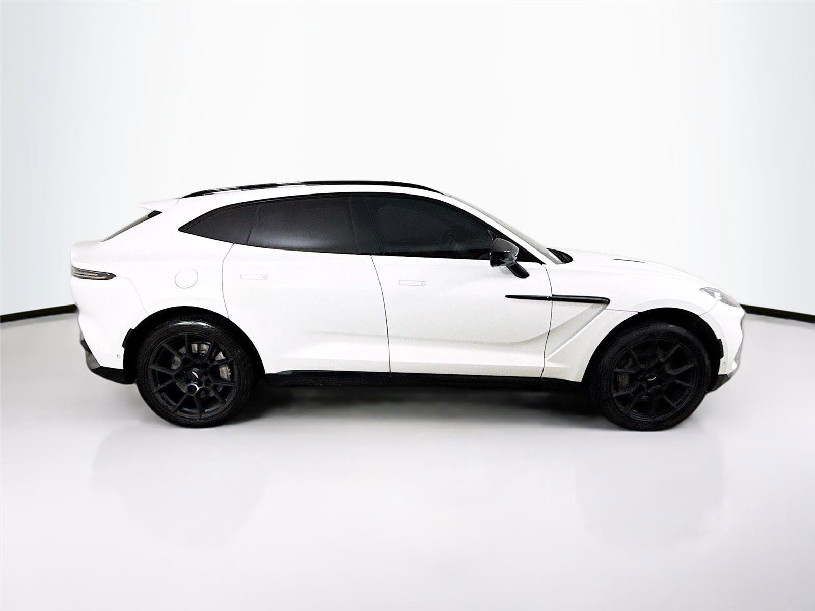 Used 2022 Aston Martin DBX image 10