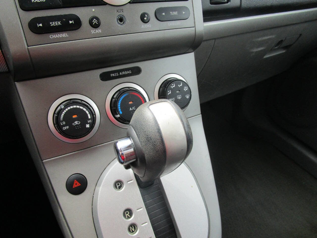 Used 2008 Nissan Sentra 2.0 SL w/ Sunroof Pkg image 11