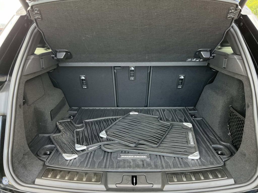 Used 2023 Land Rover Range Rover Evoque R-Dynamic SE image 12