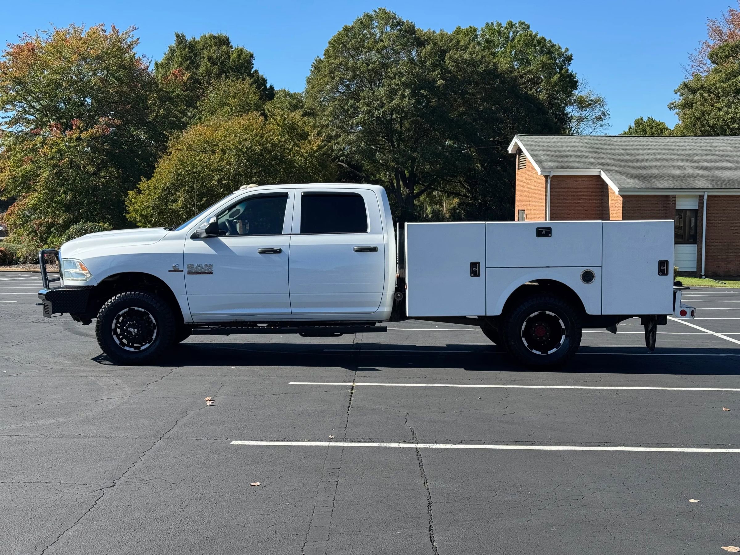 Used 2016 RAM 3500 Tradesman w/ Chrome Appearance Group image 2