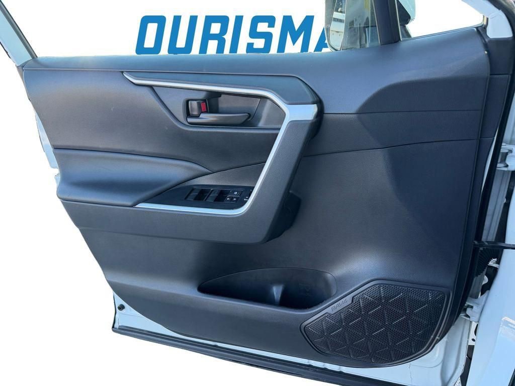 Used 2021 Toyota RAV4 LE image 21