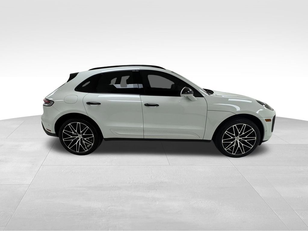Used 2024 Porsche Macan w/ Premium Plus Package image 8