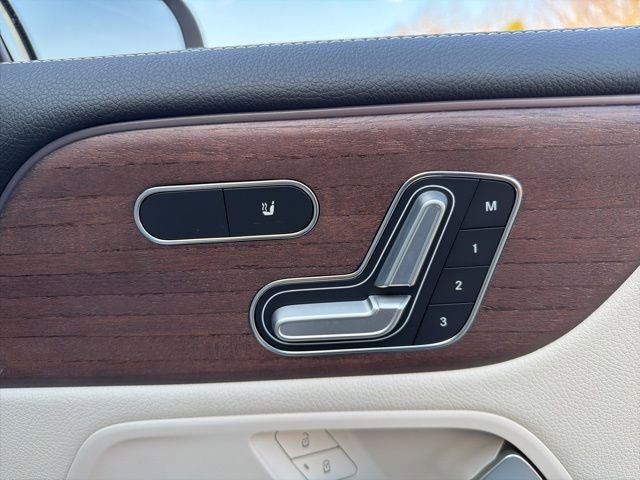 Used 2023 Mercedes-Benz EQB 250+ w/ Pinnacle Package image 16