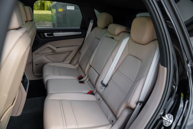 Used 2022 Porsche Cayenne Platinum Edition AWD/4WD image 46