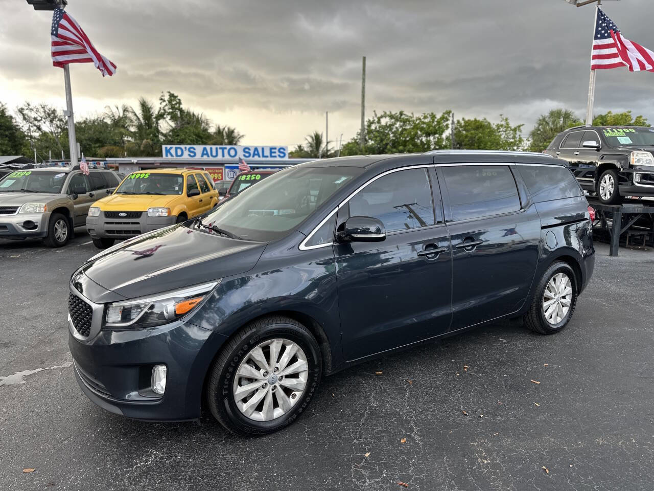 Used 2016 Kia Sedona EX image 3