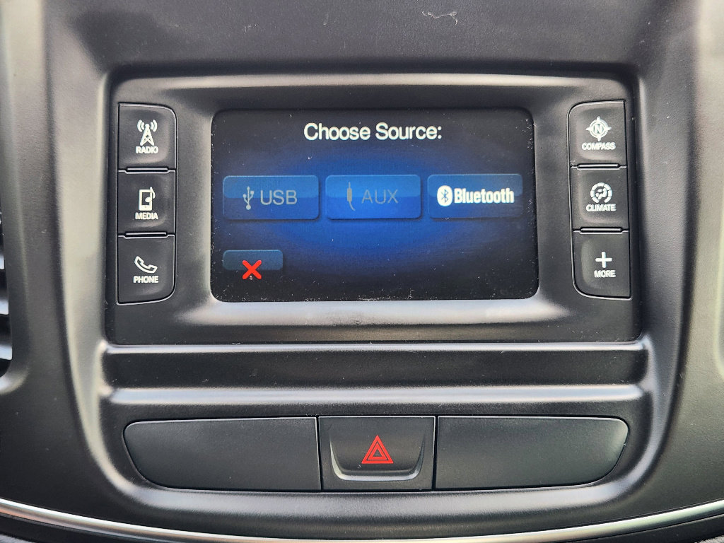 Used 2016 Chrysler 200 Limited image 8