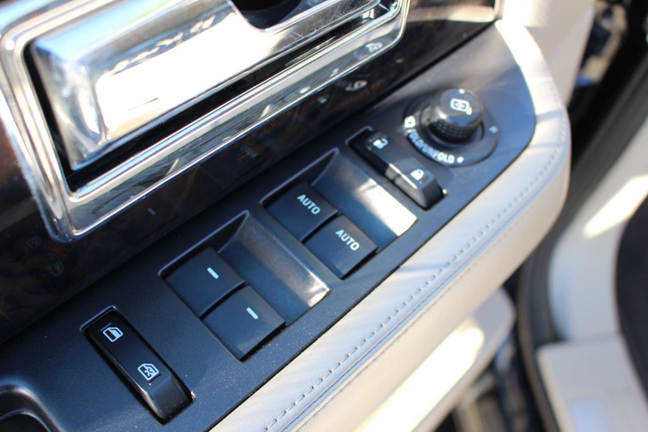 Used 2016 Lincoln Navigator L Select AWD/4WD image 12