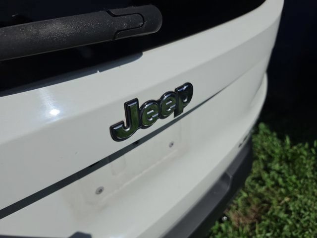 Used 2017 Jeep Renegade Limited FWD image 8