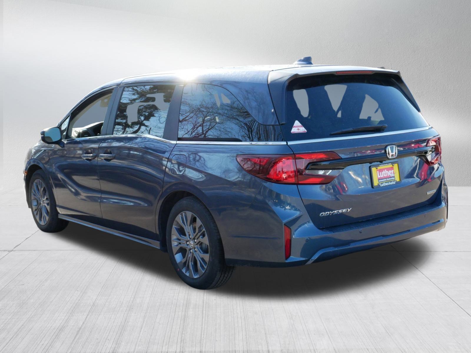 Certified 2026 Honda Odyssey Touring image 5