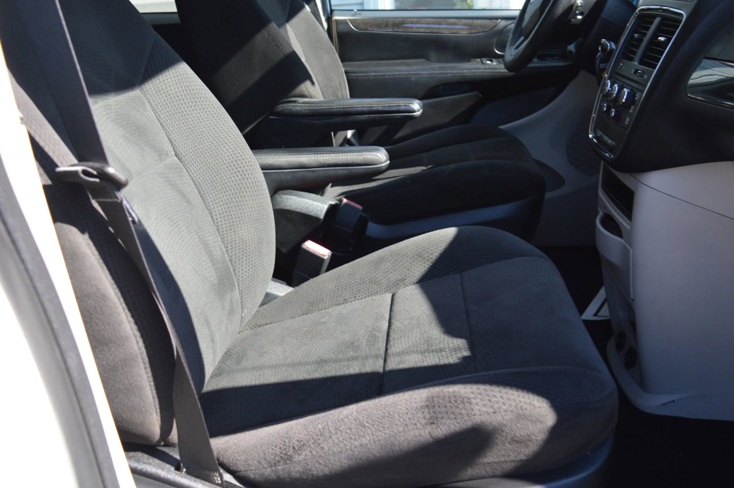 Used 2013 Dodge Grand Caravan SE image 24