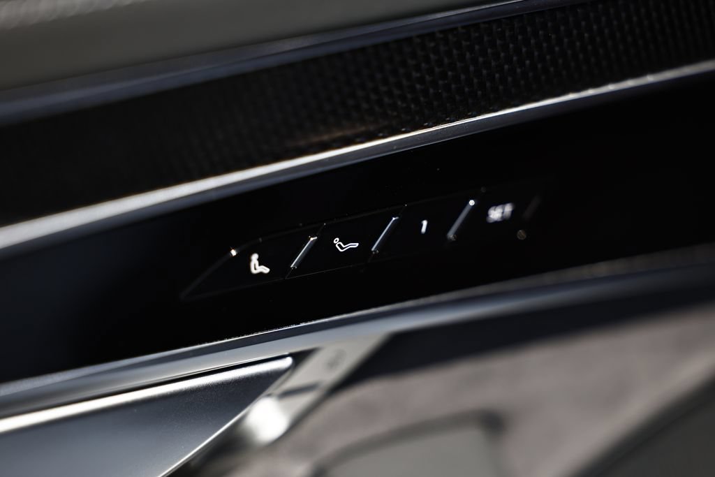 Used 2025 Audi S8 AWD/4WD image 26
