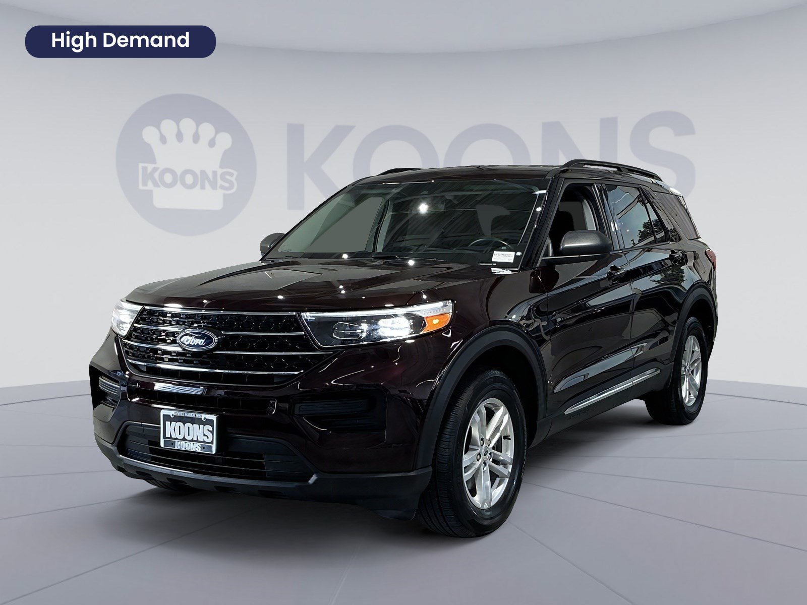 Used 2023 Ford Explorer XLT AWD/4WD image 1