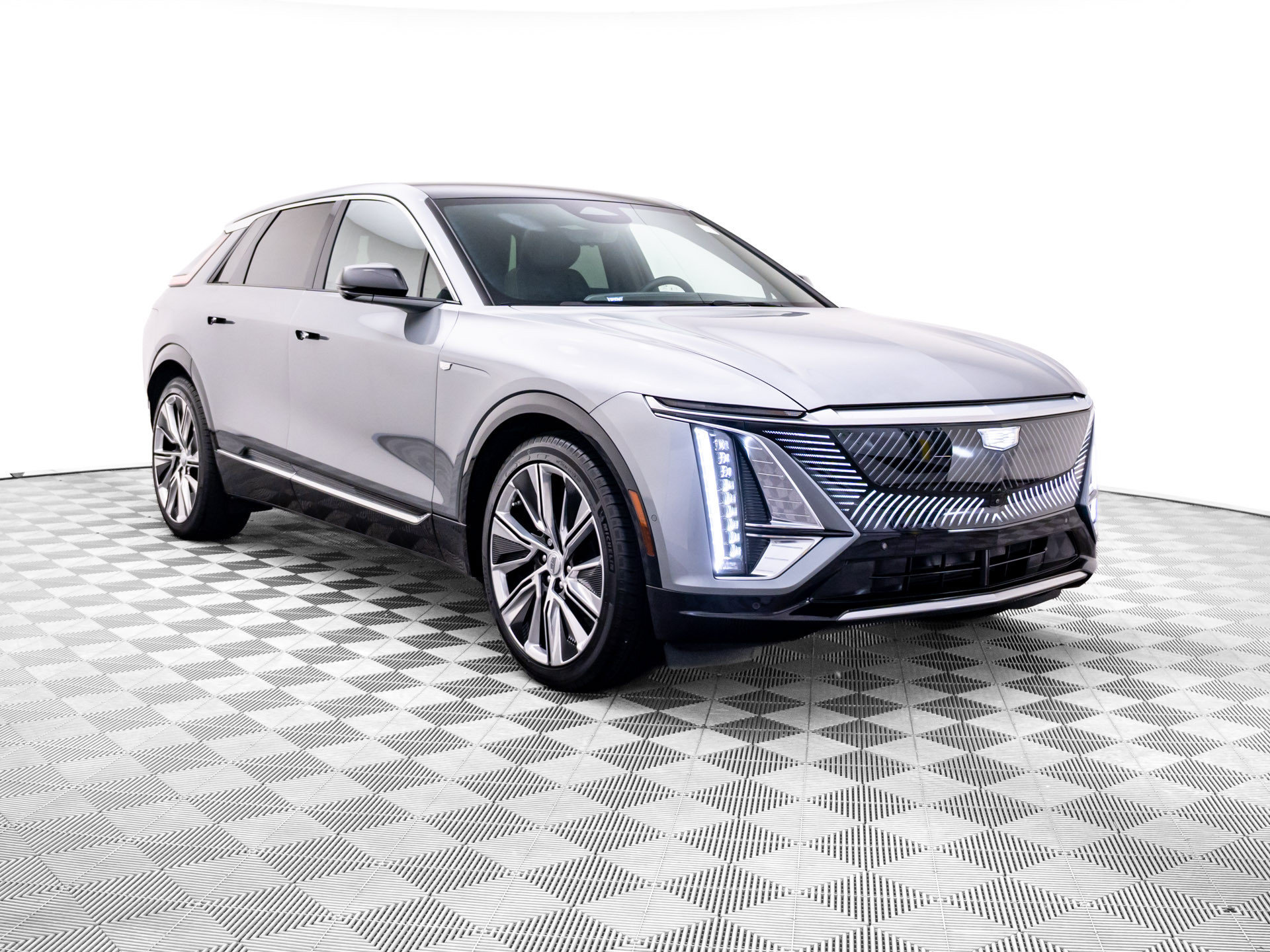 Certified 2025 Cadillac Lyriq Luxury w/ LPO, Floor Liner Package AWD/4WD image 8