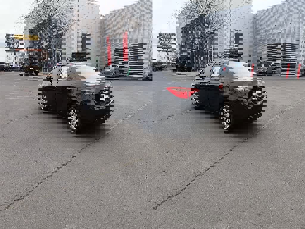 Used 2019 Toyota Corolla LE image 4